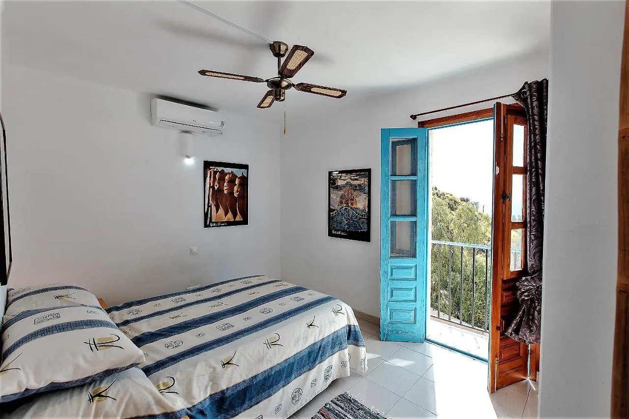 House With Terrace, Amazing Views And Private Shared Pool