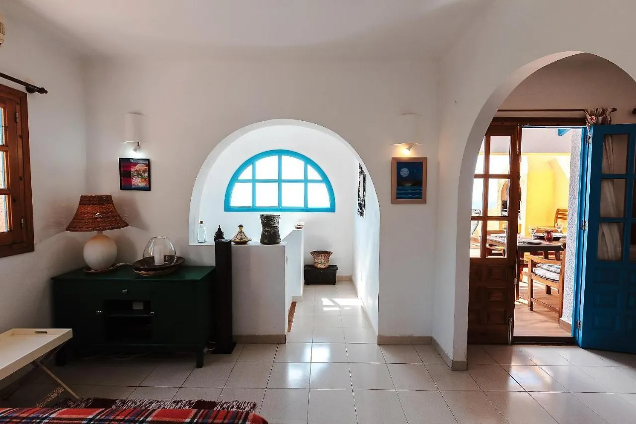 House With Terrace, Amazing Views And Private Shared Pool Holiday home