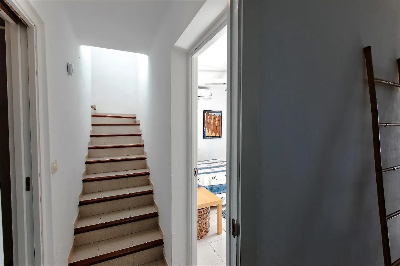 House With Terrace, Amazing Views And Private Shared Pool